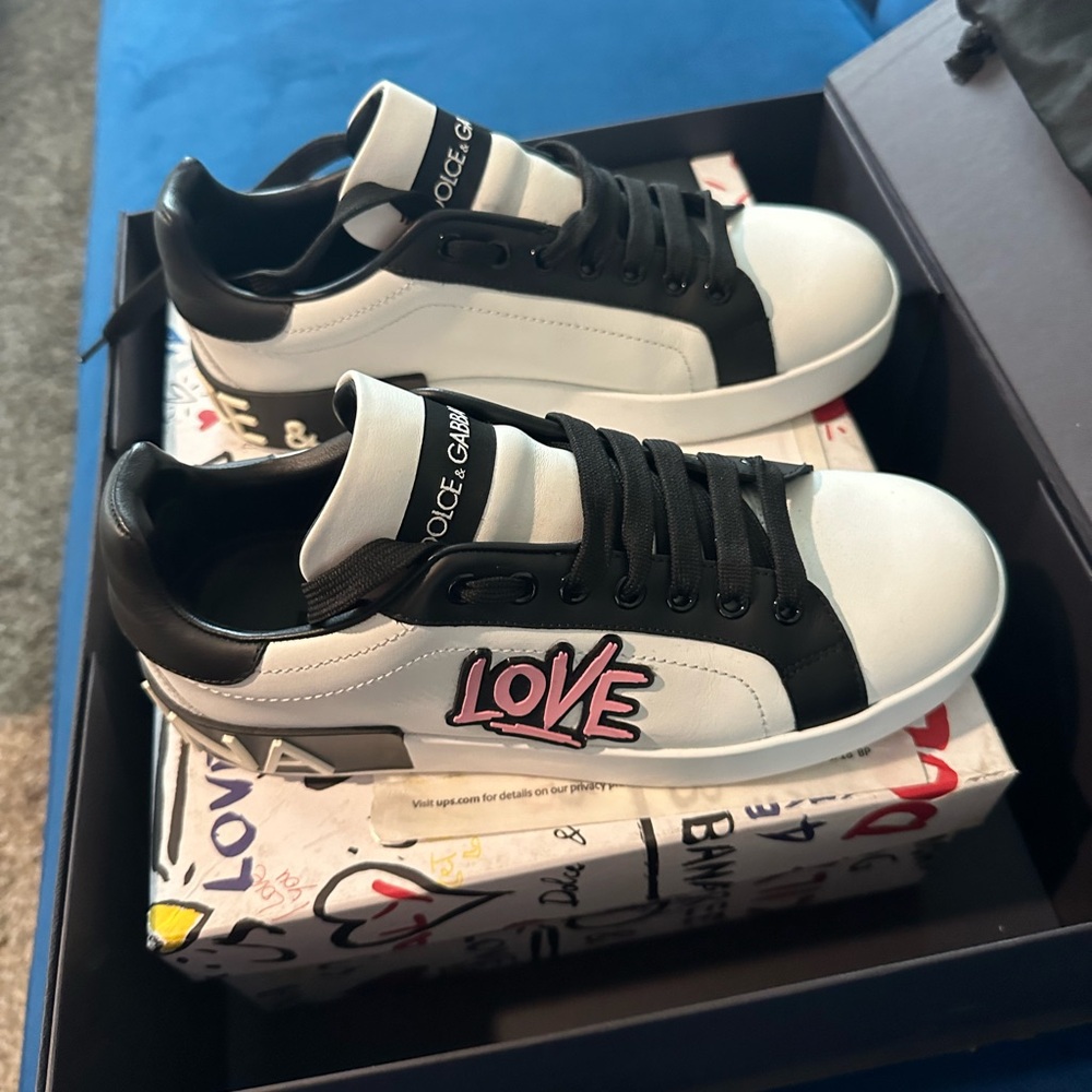 Like New Dolce & Gabbana Sneakers 💯 % Authentic - Picture 4 of 9